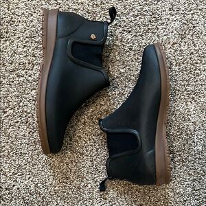 Women’s size 7 bogs rain boots